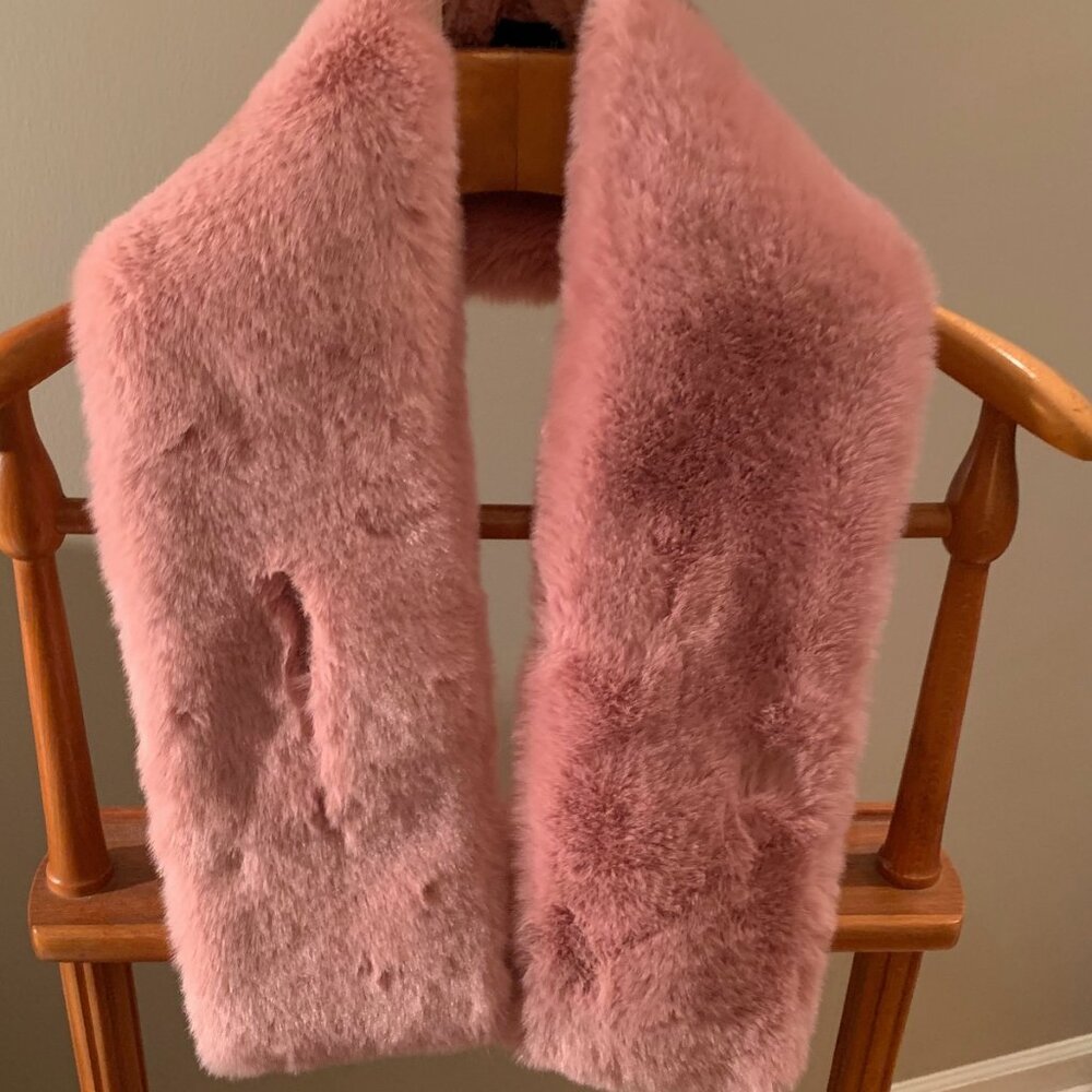 SURELL FAUX FUR PULL THRU SCARF NWT *HP* - Picture 3 of 9